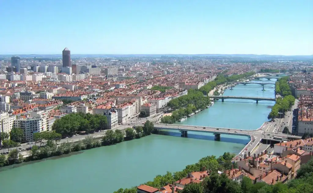 Amsterdam and Lyon Charter Flights private jet charter